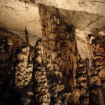 21. Stalagnaty i stalagmity Hali Kolumn.