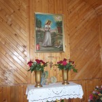 21. … a w ołtarzu umieszczono wizerunek Pani Krasnobrodzkiej adorującej Dzieciątko.