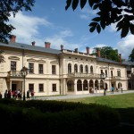34. …nowego pałacu Habsburgów, gdzie od 2002 r. mieszka księżna Maria Krystyna…