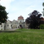 81. Zatrzymaliśmy się w Świrzu, by obejrzeć zamek wzniesiony w XV w. przez księcia Świrskiego…
