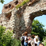 42. …do ruin zamku Esterki pamiętającego czasy króla Kazimierza Wielkiego.
