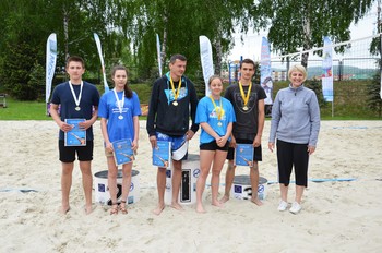Uczestnicy turnieju siatkówki plażowej CSTR