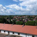 20. Z zamkowych balkonów rozciąga się widok na Nowy Wiśnicz i Pogórze Wiśnickie.