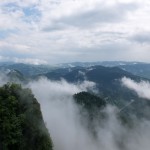 24. Z mgły sterczały tylko najwyższe szczyty Pienin po słowackiej stronie.