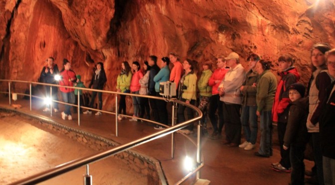 66. Jaskinię odkryto w 1951 r., a od 1955 można podziwiać…
