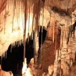 67. …jej unikalną szatę naciekową w postaci rurkowatych stalaktytów.