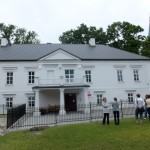 18. W dworze Długoszowskich w Bobowej mieści się dziś szkoła muzyczna.