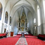 4. Kościół zdobią gotyckie ołtarze...